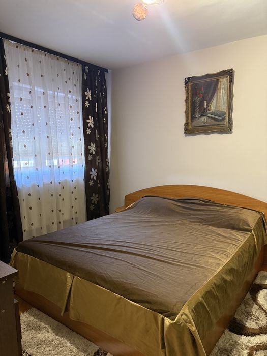 Închiriez apartament cu 2 camere decomandat