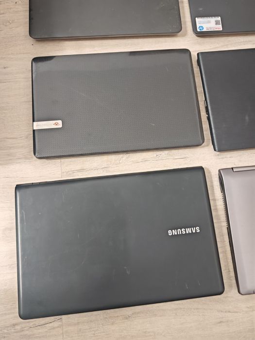 Lot 3 cu 12 laptopuri
