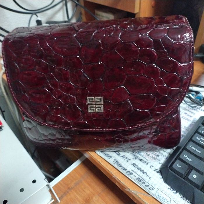 Продам сумку кожаную