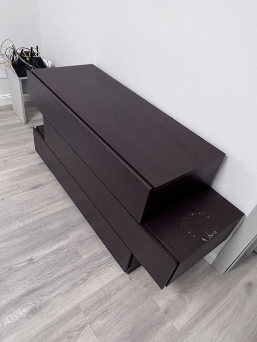 Vand set dormitor pat, noptiere si comoda TV