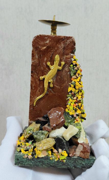 Подсвечники из натуральных камней.