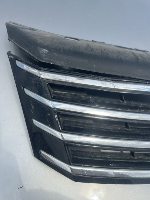Решетка Предна броня VW Pasat 2011г Фолксваген с забележка