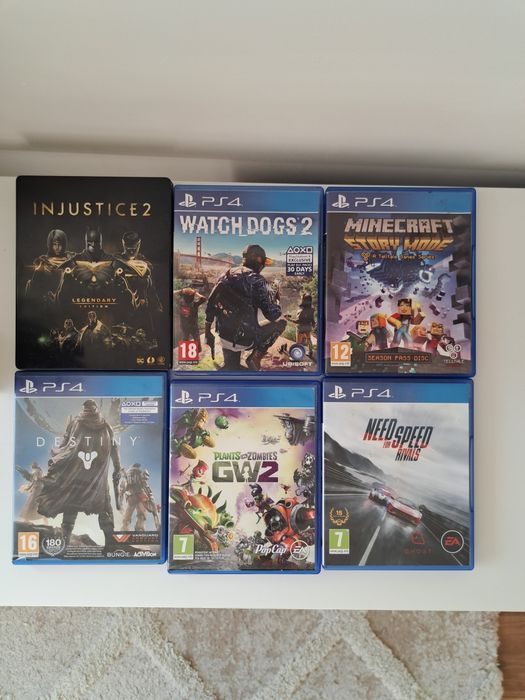 Vând PS4 pro cu jocuri, fără controler