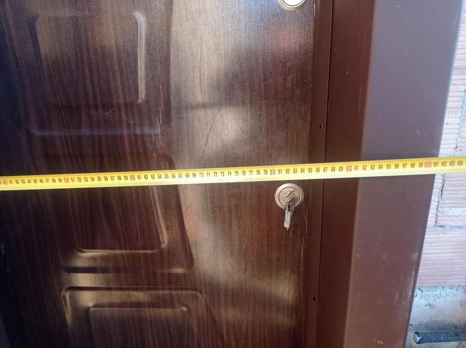 Нова блиндирана входна врата