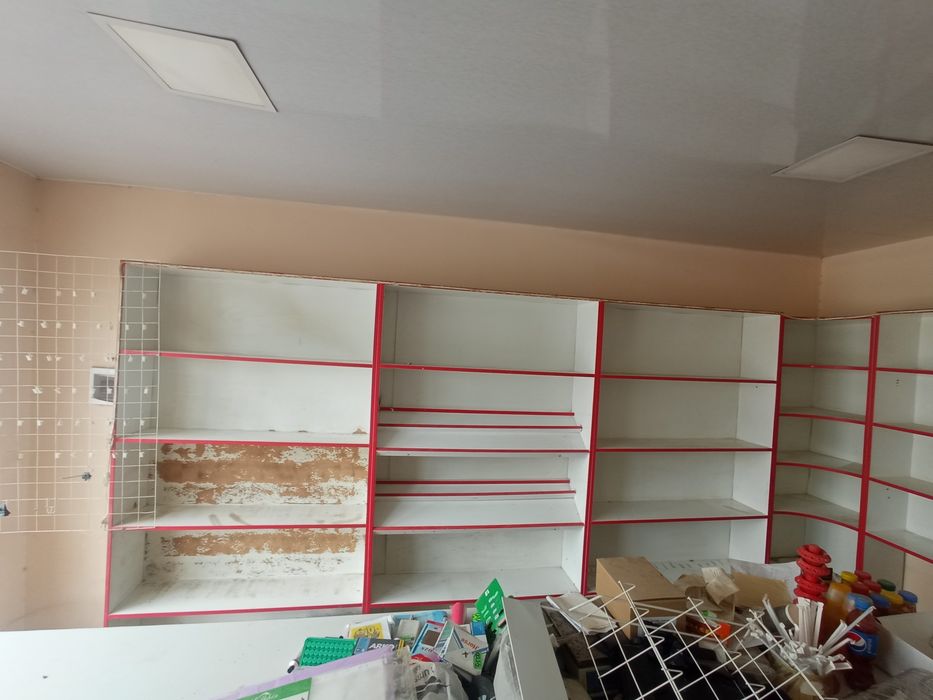 Magazin po'lka vitrina