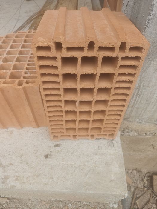 Продавам тухли 38/25/25 и 12/25/25
