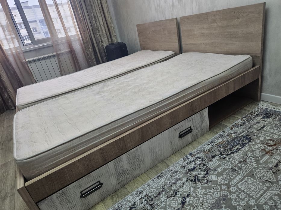 Две кровати с матрацом