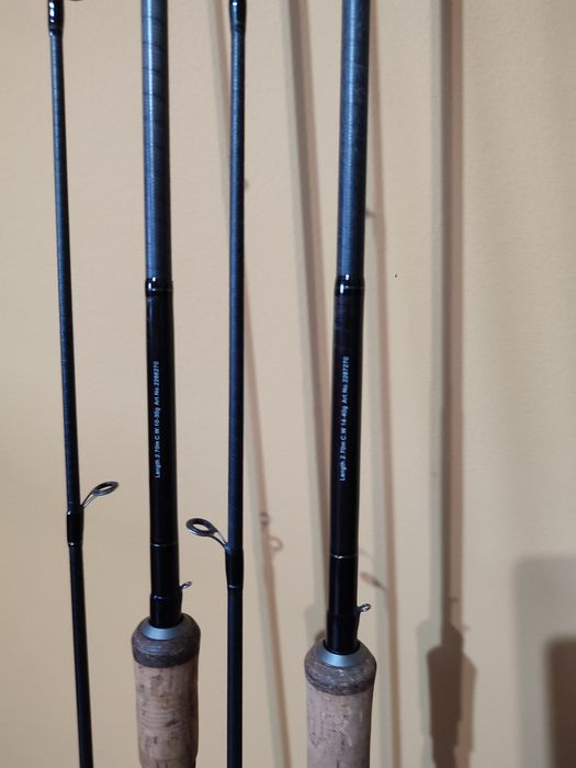 Vând lansete spining