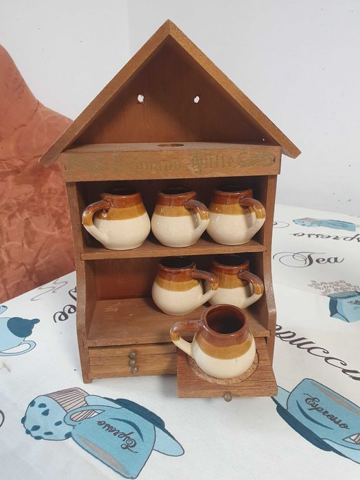 Decoratie stand cu pahare micute pentru shoturi