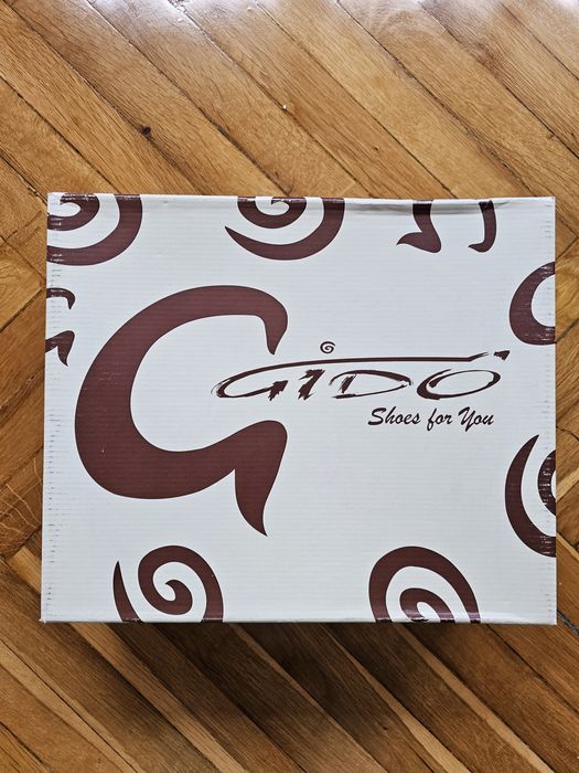 Елегантни дамски ботуши GIDO