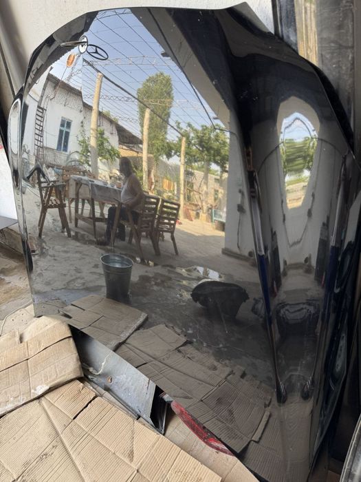 Oldi orqa kapot,oldi orqa banfer ,oldi rishotka  mercedes e 400niki ..