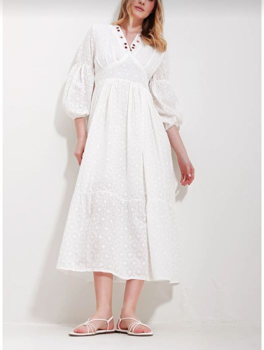 Rochie cu detalii brodate