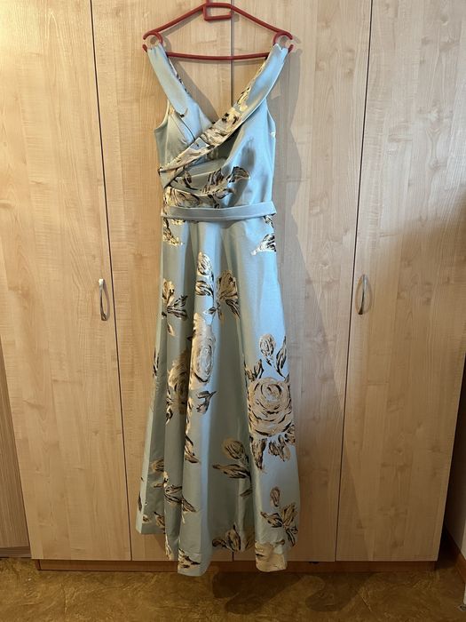 Платье вечернее продается