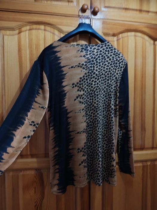 Лъскава и тигрова блуза