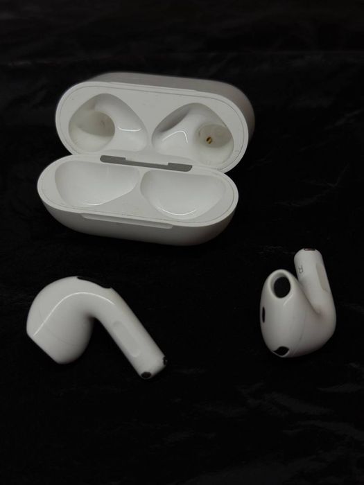 Наушники AirPods 4