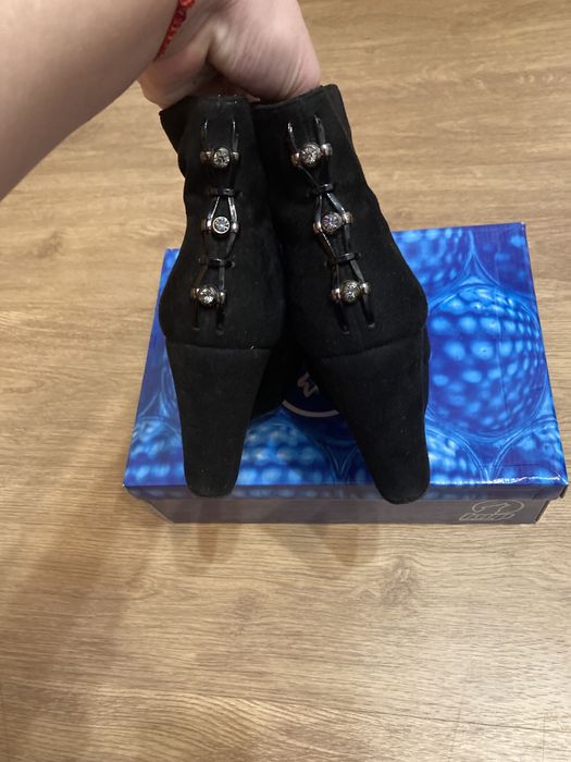 Велурени боти с платформа