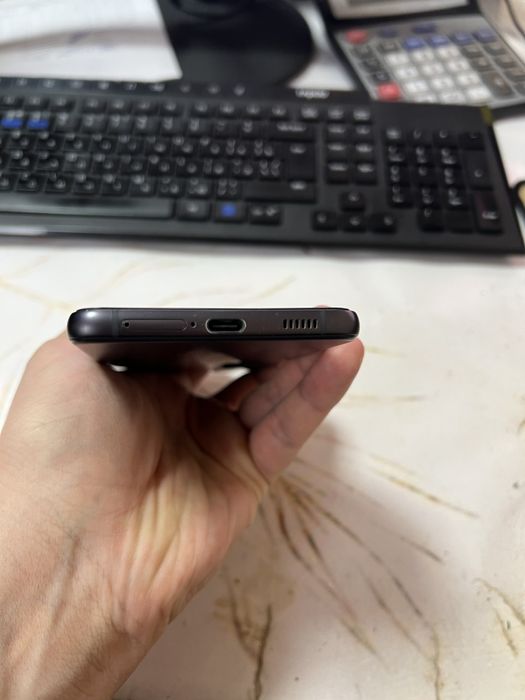 Прадаётся Samsung galaxy S21 FE