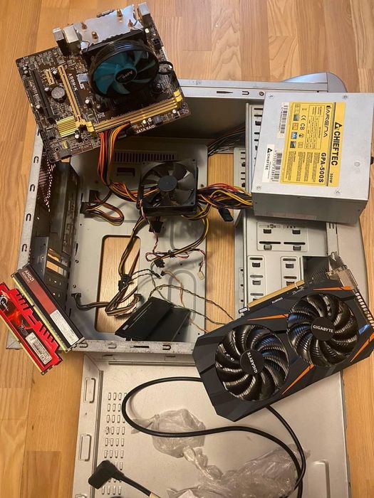 Vând componente pentru calculatoare