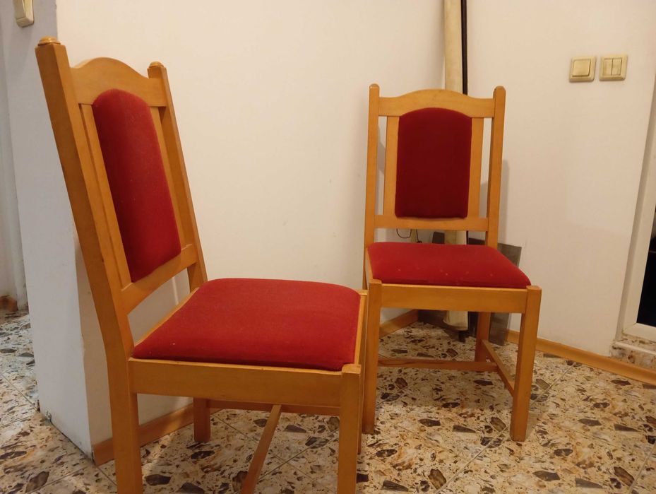 Масивни дървени столове от бук