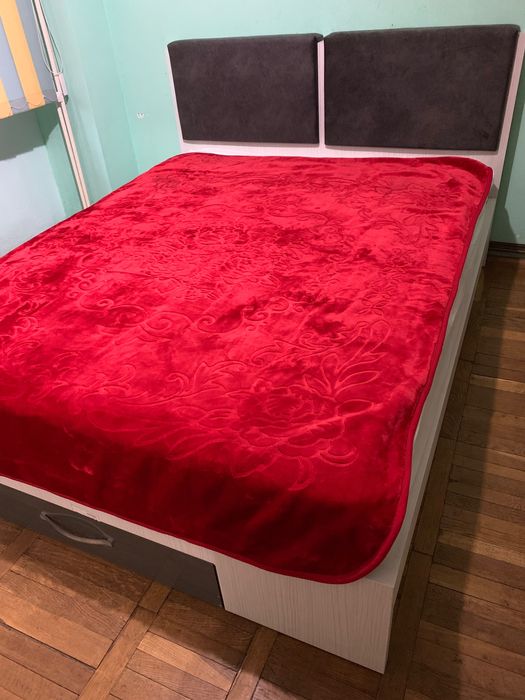 Vand apartament 3 CAMERE, 2 bai si 2 balcoane, ULTRACENTRAL HUSI