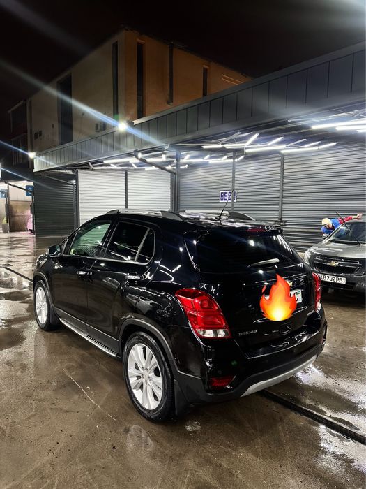 Tracker 1 Premier Sotiladi Xolati Ideal 11600$ kraskasi TOZA