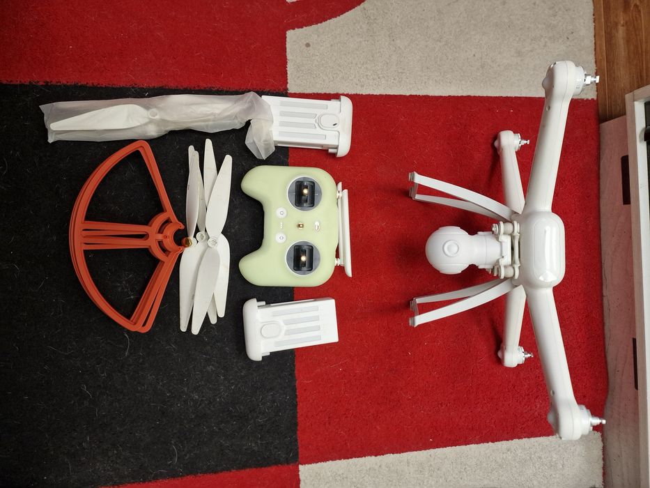 Продам Квадрокоптер mi 4к