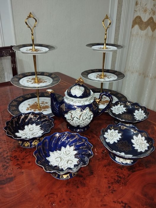 Этажорка  и  сервиз