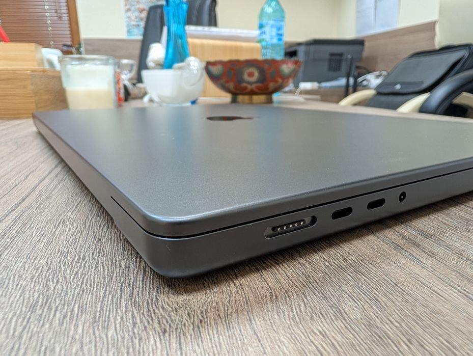 MacBook Pro M3 16 инча 18GB 2023 като нов. Батерия 99%