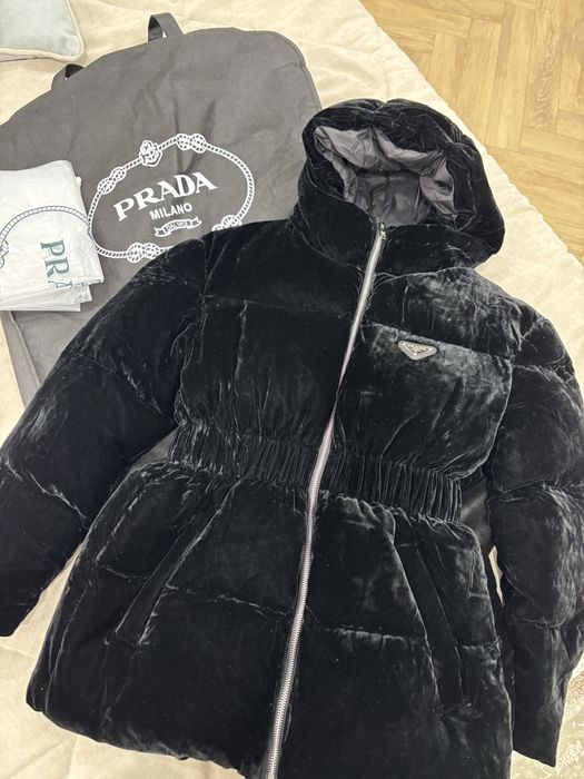 Продам куртку для девочек