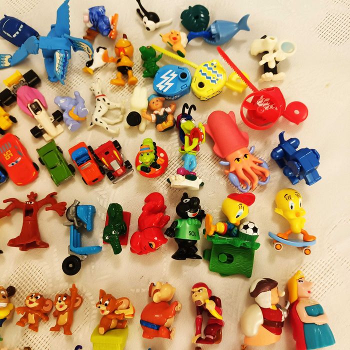 Киндер Kinder фигурки стари над 90 бр