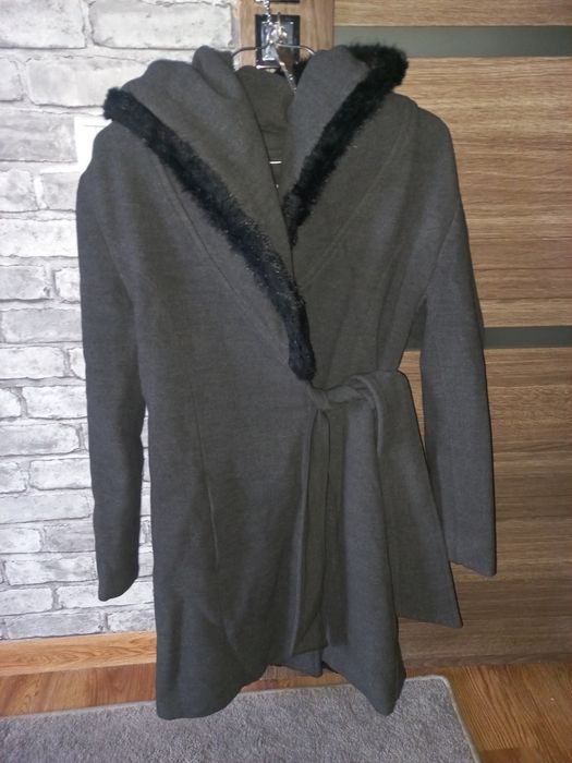 Продаю пальто, размер S, цена 200.000.