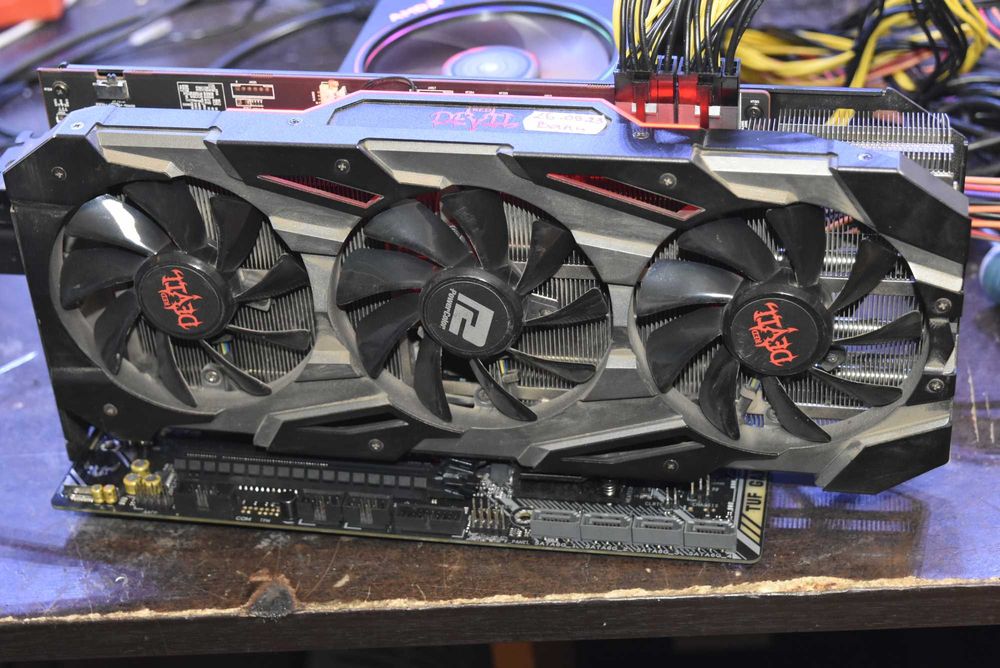 PowerColor Red Devil Radeon RX 5700 XT 8GB - в кутия