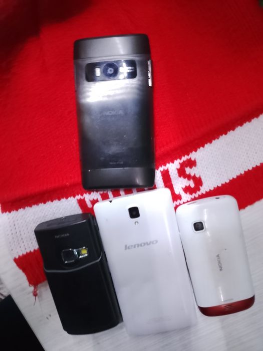 4 телефона продам