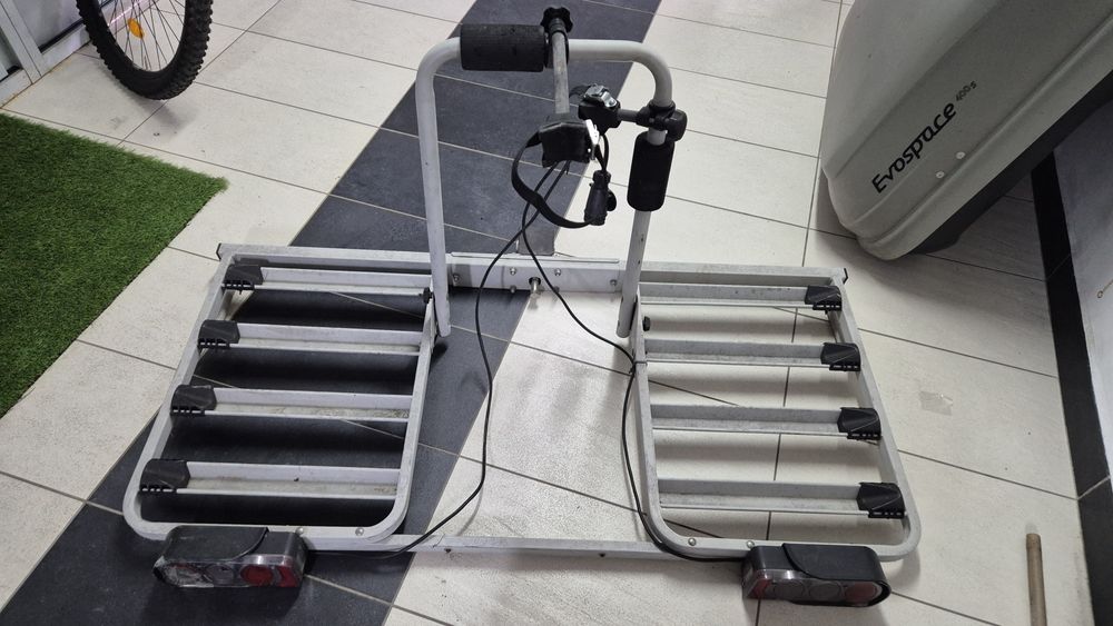 Suport 4 biciclete cu prindere pe carlig Thule