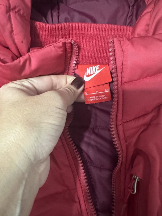 Продаи куртку фирмы nike