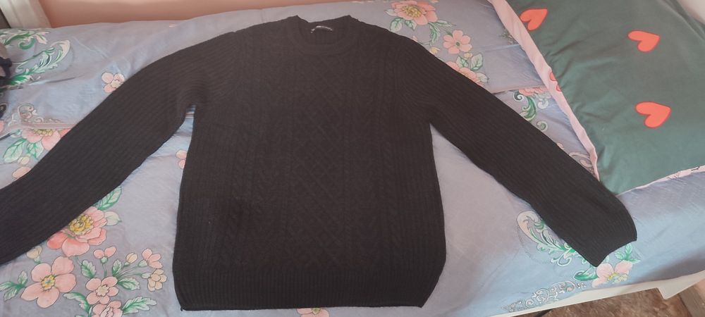 Кофты новые продам