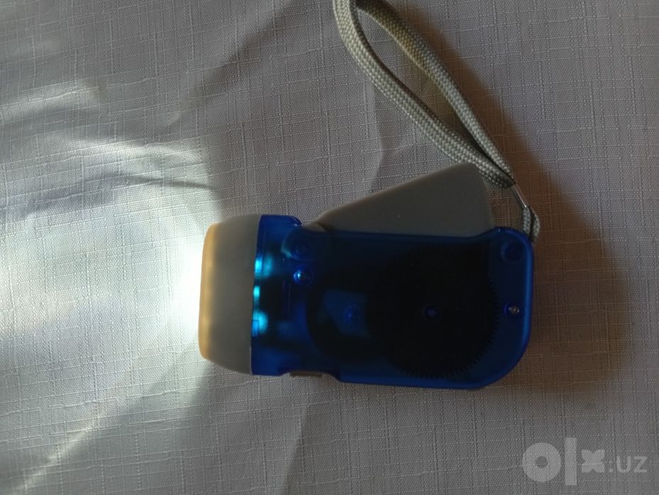 Qolda elektor chiqazuvchi fonar