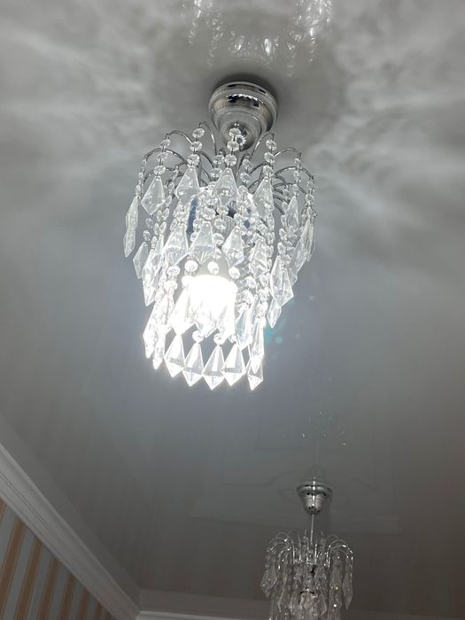 Продам 2 малые люстры