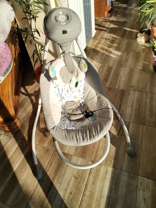 Продавам Електрическа бебешка люлка Cangaroo Woodsy