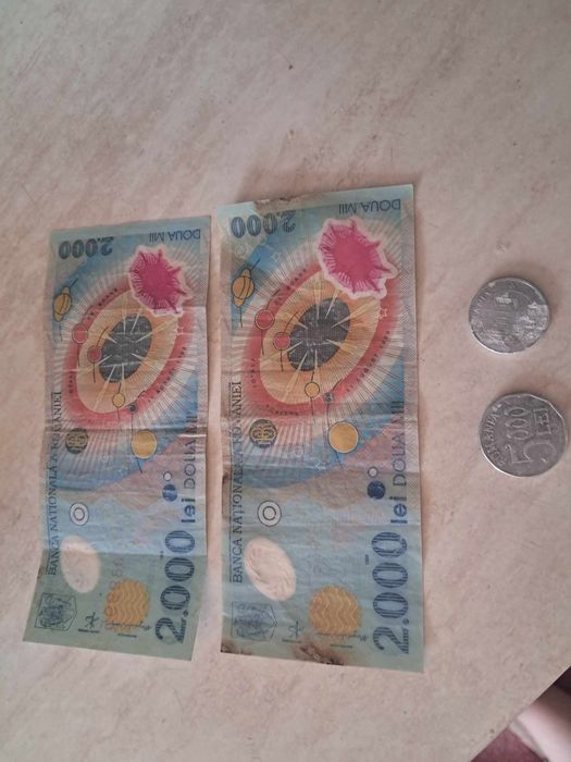 Vând bancnote de 2000 lei vechi cu eclipsa