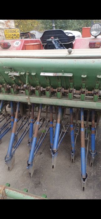 Plug reversibil cu 3 brazde