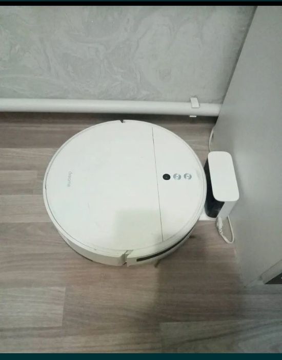 Срочно продам робот пылесос