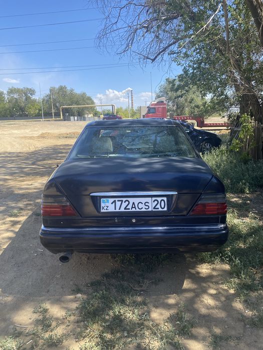 Продам машину мерседес бенз  124 е200