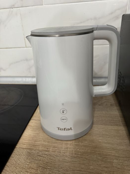 электрический чайник Tefal.