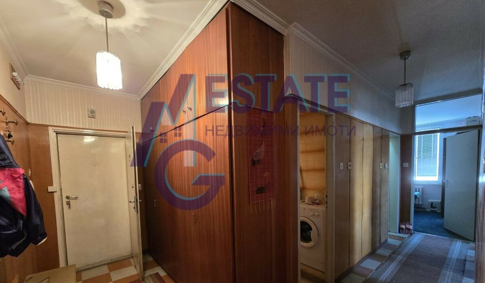 Тристаен апартамент в гр. София, жк. Красна поляна 3