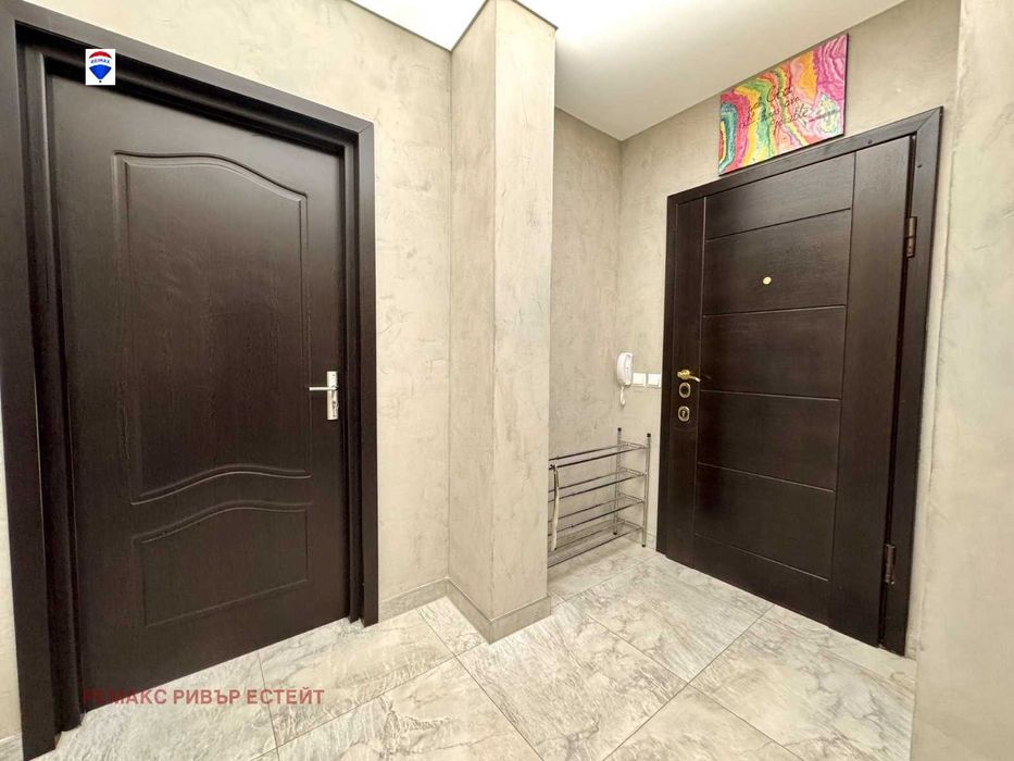 Дава се под наем Тристаен апартамент в Русе, Център - 118 кв.м за 612 € - Снимка #6