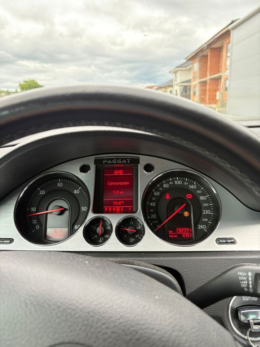Momentan masina are numere negre Vw passat 2.0l 140 cp , cutie automata , dotari full tot ce se putea pune pana la anuk ei