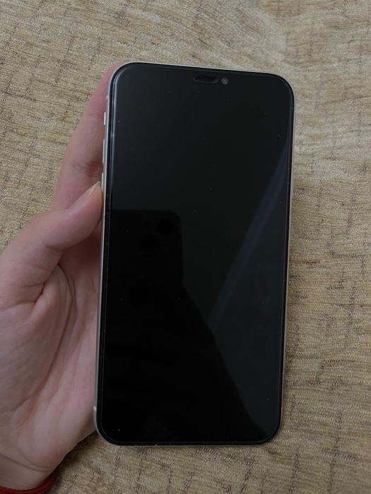 iPhone 11 черный/iPhone 11 белый