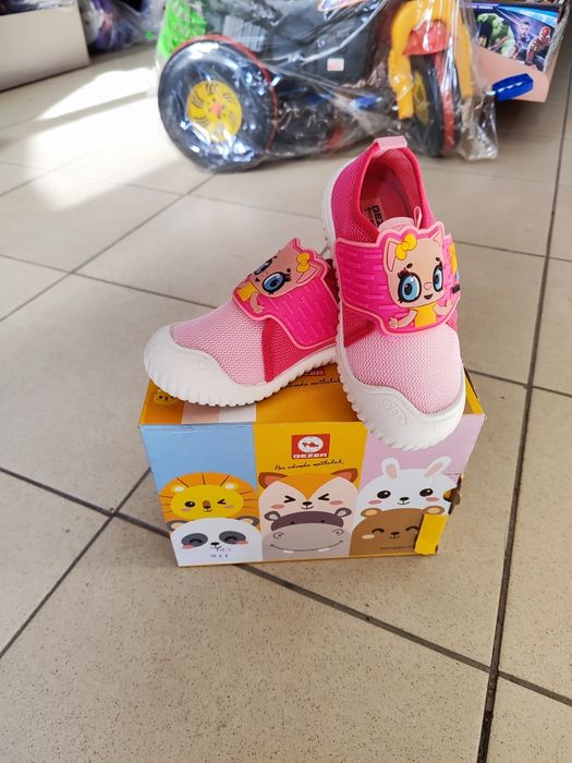 Пантофи за момиче