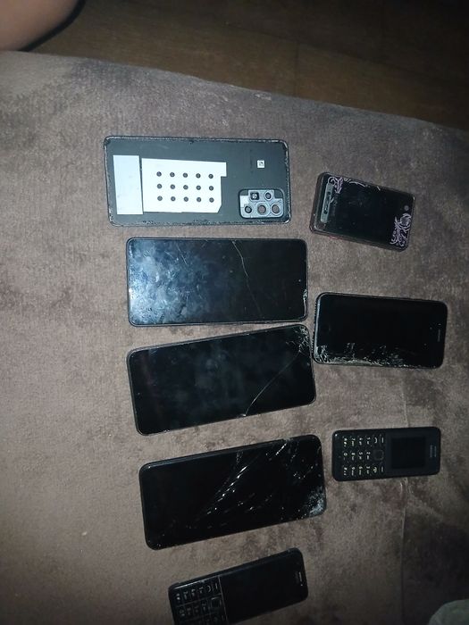 Lot 7 telefone de fecte si functionabile